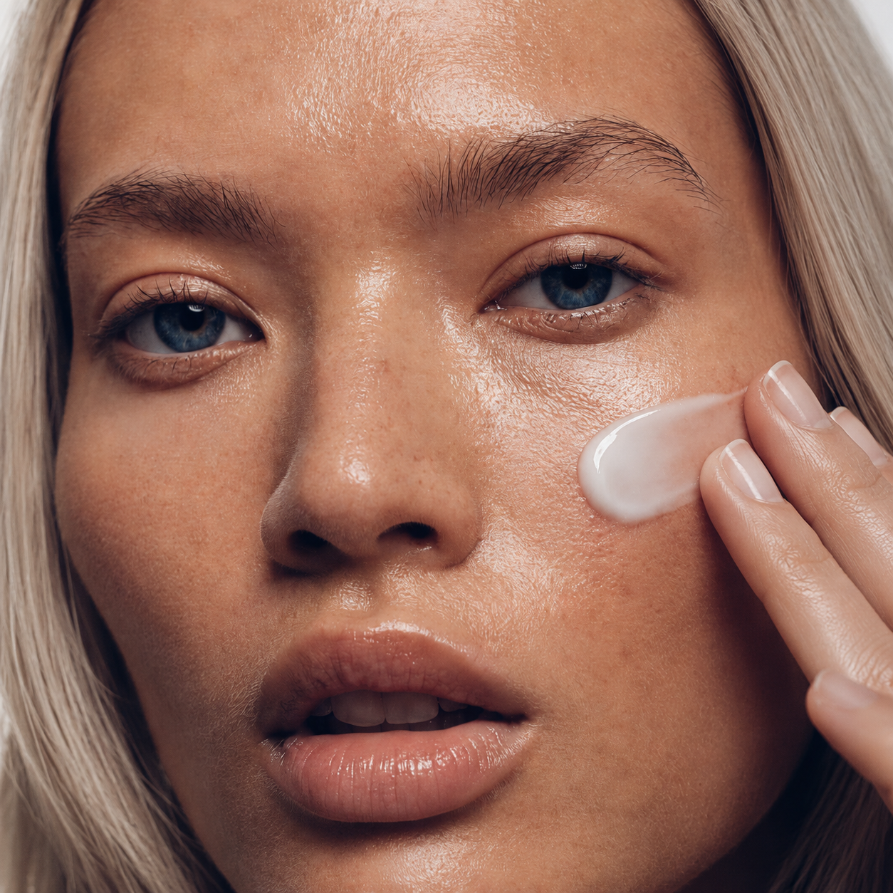 Gesichtsserum mit pflanzlicher Retinol-Alternative